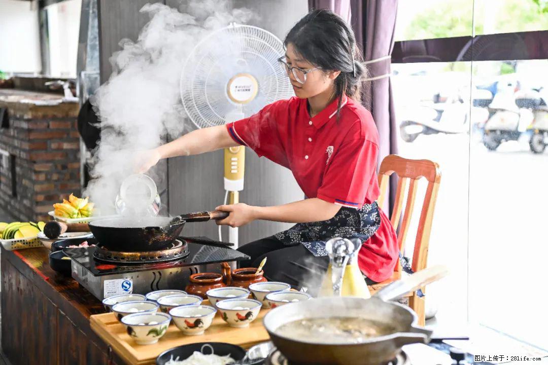 全网追的“扁担女孩”，找了一份暑假工，时薪12元 - 怀化生活资讯 - 怀化28生活网 hh.28life.net